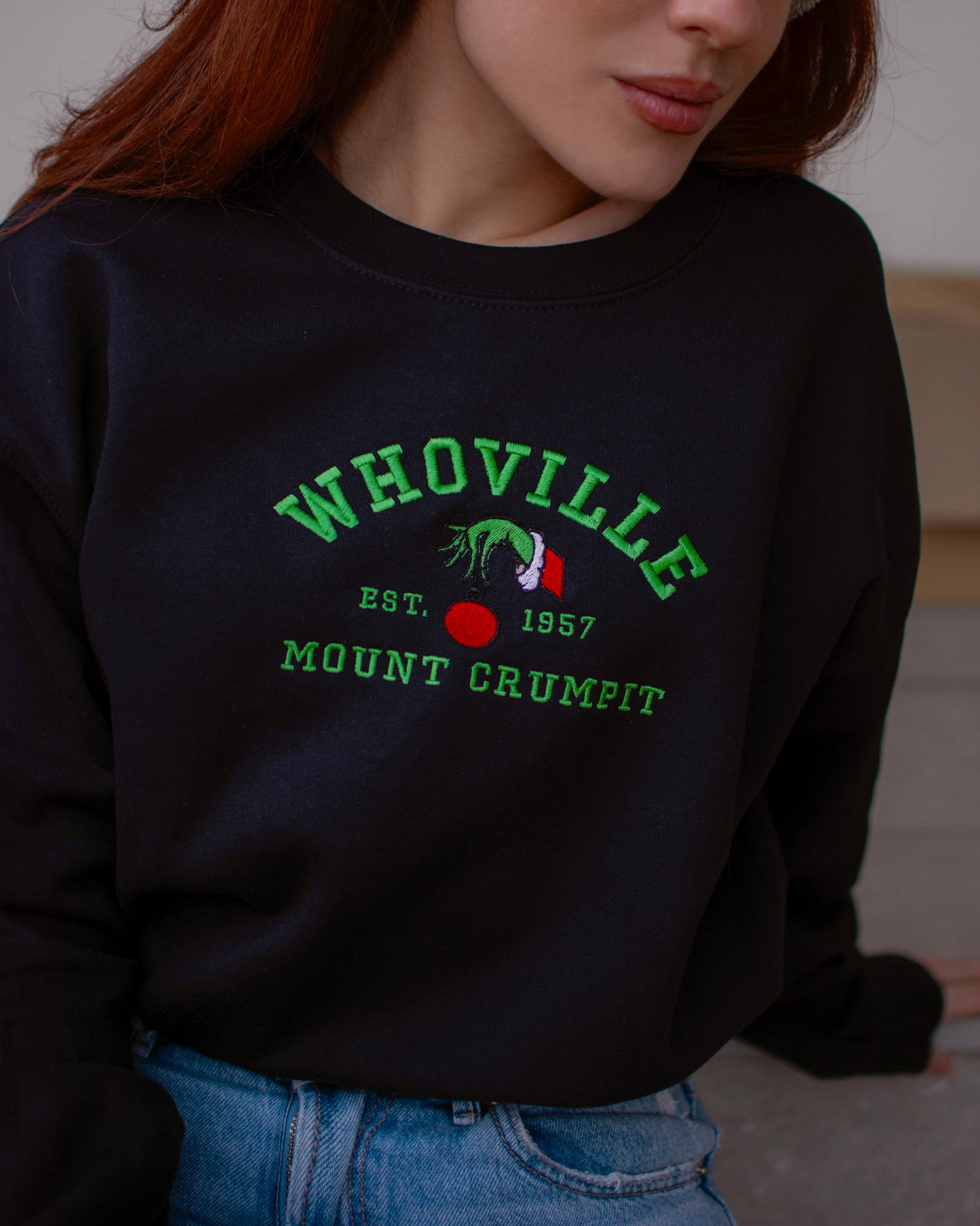 Sudadera estándar Whoville Grinch bordada