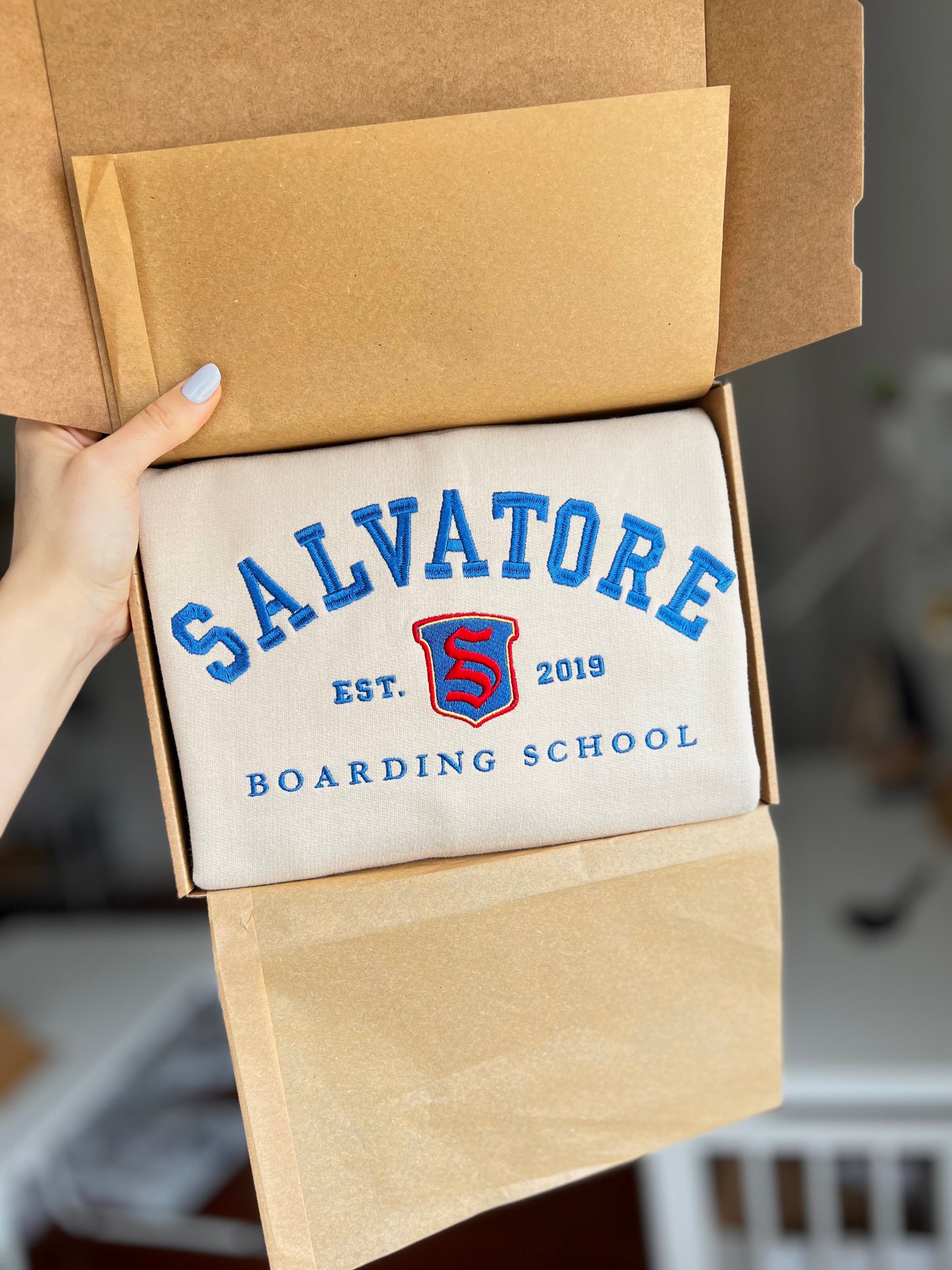 Sudadera estándar Salvatore Boarding School The Vampire Diaries bordada