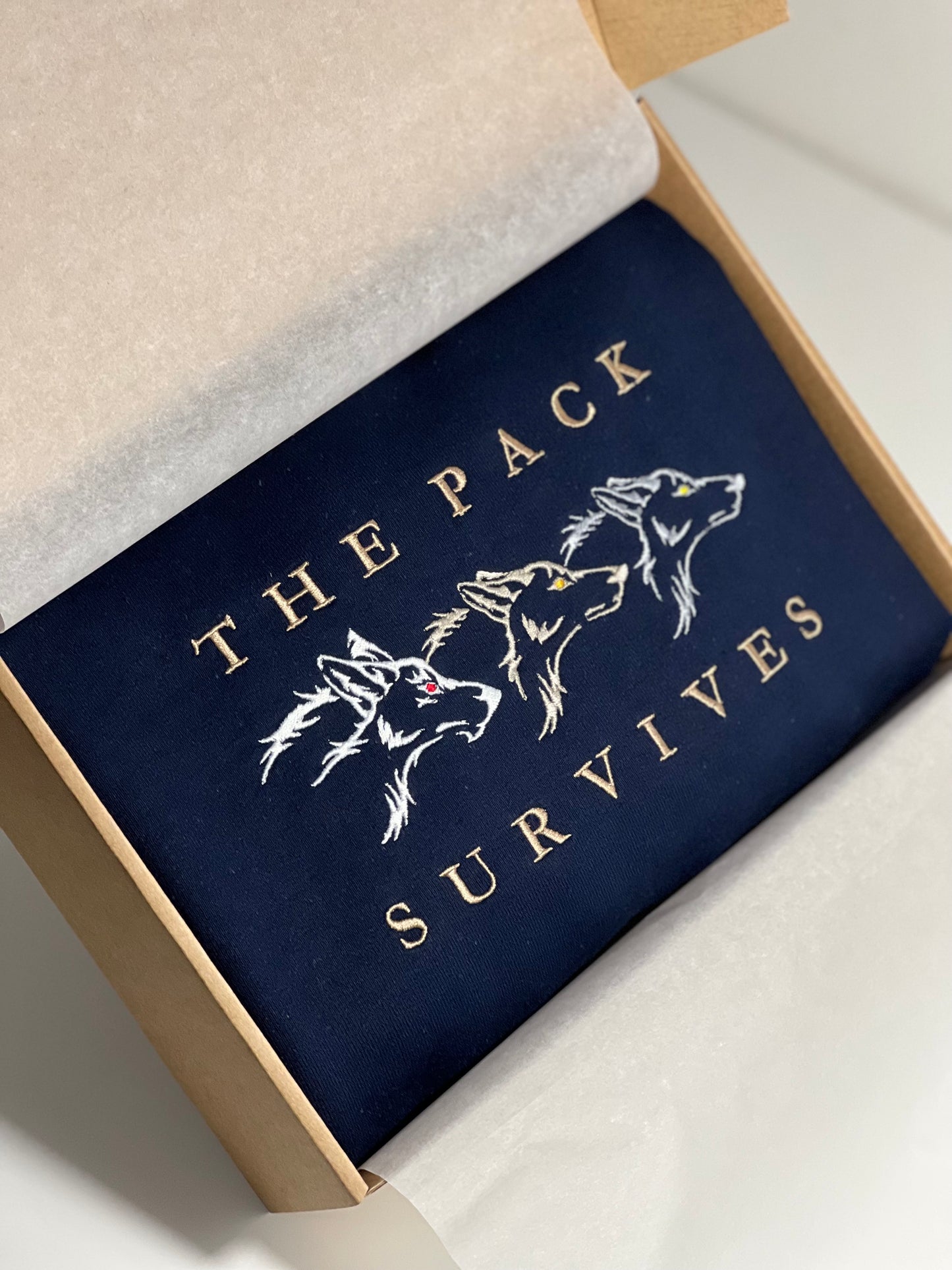 Sudadera estándar The pack survives Stark Juego de Tronos bordada