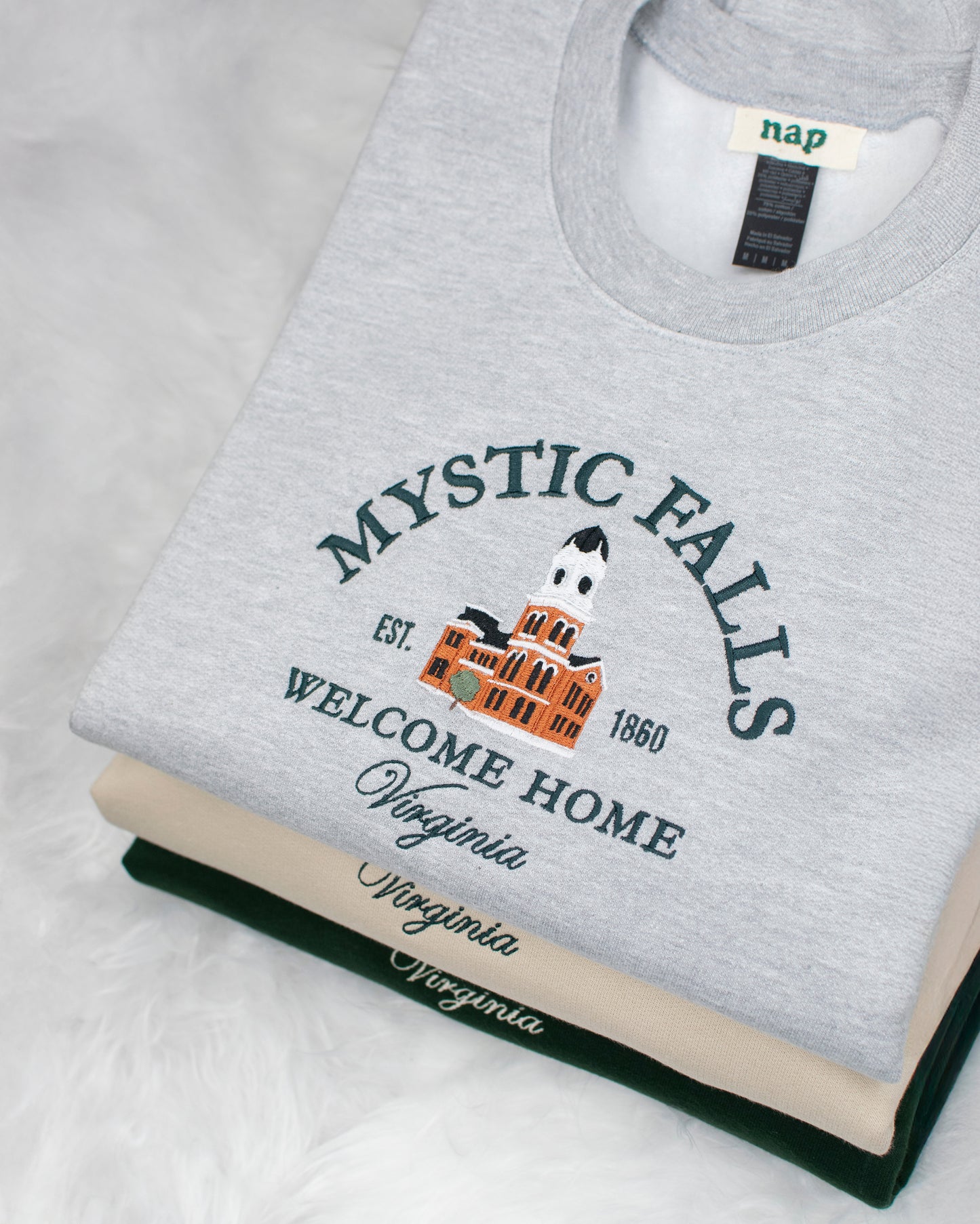 Sudadera estándar Mystic Falls Welcome Home bordada